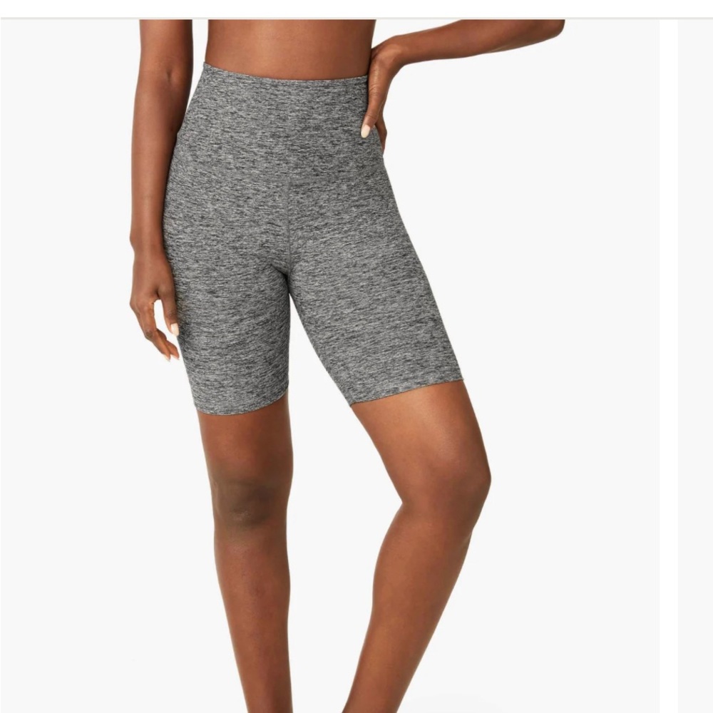 Beyond Yoga Space dye high rise biker shorts. Grey.